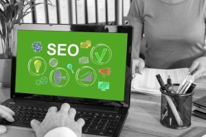 چگونه در یوتیوب معروف شویم؟ راهنمای جامع 12 مرحله‌ای با پاسخ به سوالات متداول